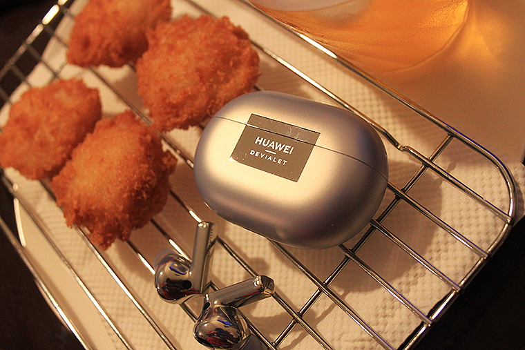 自宅で HUAWEI FreeBuds ＋大画面＋PC が想像以上に迫力映像を体験！ 完全ワイヤレスイヤホンの高解像度再現で、仕事もエンタメ視聴も圧倒的にアップデートできる！