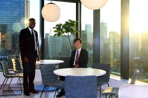 コリアーズ ジャパンの新本社オフィスは絶景＆快適！ 皇居が一望できるフリーアドレス空間、多様なプロフェッショナル社員＋100人増員に向けて整備