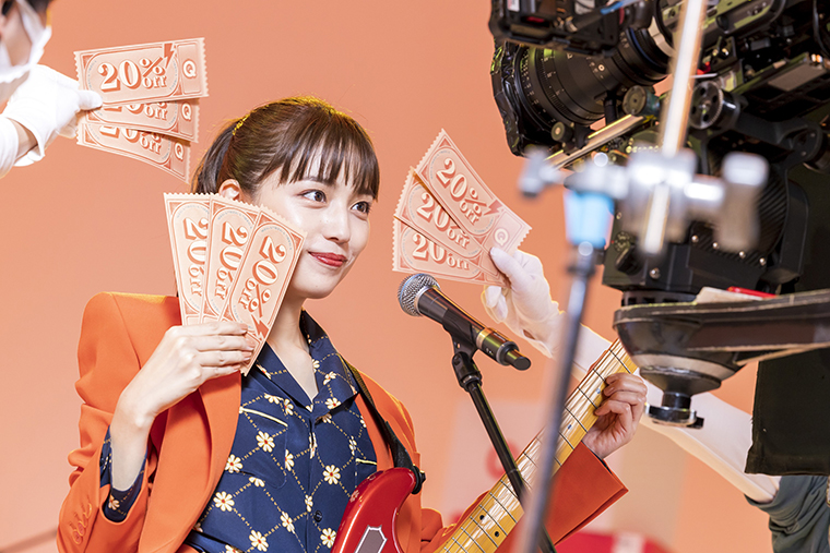 Qoo10 最大ショッピング祭り「メガ割」11/16～11/27 開催！ 川口春奈がロックバンドVoデビューしたワケ、キューテンにハマる理由