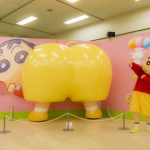 池袋に巨大な「おしり」が出現 クレヨンしんちゃん30周年「体験型企画展」はじまる