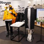 トーマネの超軽量 和紙マネキン Waltz ワルツ で脱プラ&労働環境改善! 高い環境性 リサイクル性、特許造形技術でさまざまな形状へ横展開