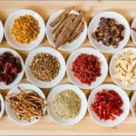 クラシエ薬品が漢方薬の正しい飲み方と基本を解説、更年期にともなう不調や生理痛などで 30～40代が漢方に高い関心