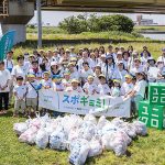 ユニクロ JOIN：THE POWER OF CLOTHING 始動！ 国内4か所でゴミ拾い競技 スポギョミ！開催 参加者募集中、ドラえもん サステナモード 新デザインTシャツ＆バッグも登場し売上の一部を海洋ごみ削減団体に寄付