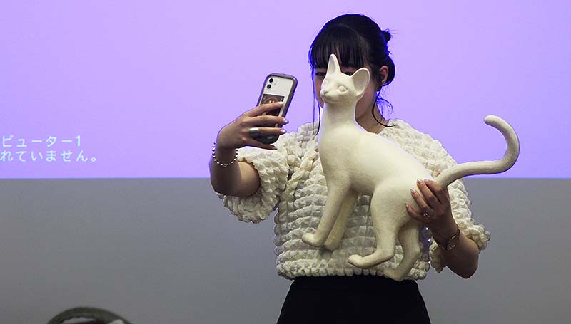 トーマネ製 和紙マネキン Waltz ワルツ の超軽量＆リサイクル性に杉野服飾大学の学生たちも衝撃！ 実物に触れて労働環境改善や地域貢献も実感