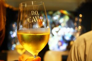 スペイン大使館 CAVA DISCOVERY MUSEUM でスペイン産スパークリングワイン CAVA の世界と歴史を体感！ 10/5まで入場無料で開催、各日先着50名は試飲も！