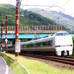 北陸新幹線 金沢~敦賀 延伸開業前に起こる奇跡! 敦賀の交直セクションで営業運転中 特急列車と試運転中のW7系をひとつの画に収められる!?