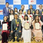 大同生命保険 創業者 広岡浅子の「九転十起」の人生にベトナム人はどう想うか_小学館学習まんが人物館 読書感想文コンクールに650作品超の応募、最優秀作品が決まる