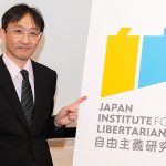 非喫煙者の経済学者 蔵研也が「加熱式たばこの増税に反対する署名」を自民党税制調査会に提出、国民の所得の半分以上が税金や社会保険料として徴収されている現実をいまこそひとり一人が考えるべき
