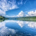 滋賀県 琵琶湖の北、神秘の秘境 余呉湖でメンタルをゼロリフレッシュ! 北陸線 余呉駅も絶対に途中下車して衝撃の絶景へ、駅前レンタサイクルもOK …滋賀の滋味ゆたかな湖国料理もいろいろ紹介!