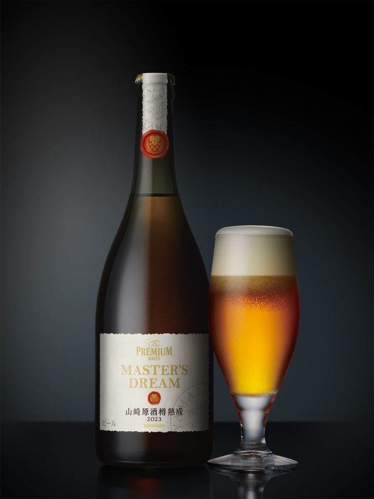 サントリー「ザ・プレミアム・モルツ マスターズドリーム〈山崎原酒樽熟成〉2023」のスーパーリアリズムな巨大広告「超絶技巧美術館」が 12/10 まで新宿駅構内に出現中！ そこは駅なのにまるで美術館