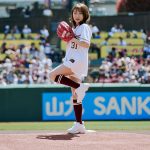 秋元真夏「アサヒスーパードライデー2024」始球式でキレあるショーパン投球炸裂!「お風呂上がりに飲むスーパードライが最高です!」