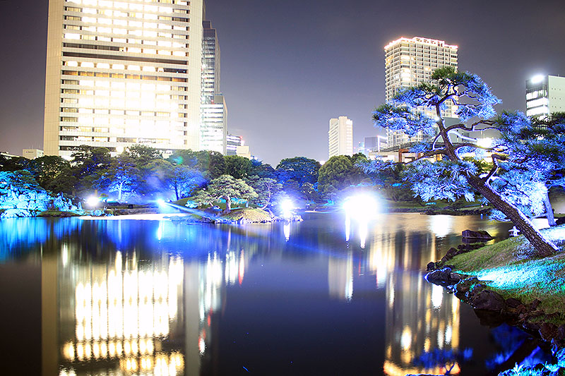 東京 浜松町「旧芝離宮夜会 by ワントゥーテン 〜幾年ひかる〜」5/15〜5/18 開催！ 幻想的な光と音の時間旅行空間で美食体験、浜松町 竹芝 芝浦エリアを行くモビリティも登場
