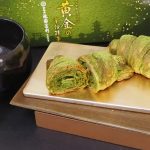サンマルクカフェ、今年も祇園辻利とコラボ 期間限定「プレミアムチョコクロ 黄金の宇治抹茶」が金粉追加とボリュームアップでさらに豪華に 新たに「佐藤錦」「マンゴー」スムージーも(2024年6月・7月)