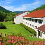 箱根登山電車 夜のあじさい号 で昭和モダンな 小田急 箱根ハイランドホテルへ　伝統と格式ある高級リゾート空間で過ごす非日常時間は「別荘にいる豊かさと居心地」