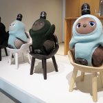 LOVOTといっしょに暮らす人が待ってた専用チェア「LOVOT CHAIR」登場! しかも設計 製造 販売はカリモク家具、12/26まで受注生産