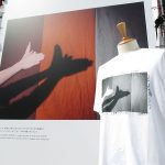 ユニクロ 写真展 GLOBAL PHOTO EXHIBITION と PEACE FOR ALL チャリティTシャツ を買って着て、紛争 差別 貧困などの解決へのチカラに! 10/9〜10/15 広島でも写真展を開催