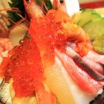 にぎりの徳兵衛 海鮮アトム 海へ「社長も驚いた!! 海鮮丼」創業地福井に感謝込めた「うまいんやざー五貫盛り」12/8まで アトム感謝祭_5万円 旅行券が当たるチャンスも!