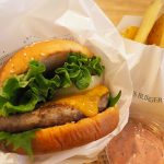 今冬も登場！フレッシュネス「五代目神戸牛バーガー」わさび、大葉、和風ソースで「和の味わい」魅せる　1000円前後のコスパも強み