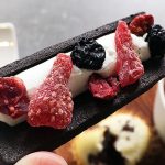 シュゼット C3 シーキューブの バレンタイン「カカオベリーウィッチ」「焼きティラミス ホワイトショコラ」1/10~3/14 期間限定販売_カカオのほろ苦さと甘酸っぱいベリー&ミルクのリッチなハーモニーがまさに大人ご褒美♪