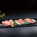 【くら寿司】豪華カニ尽くし!「本ズワイガニ三種盛り」など「極上かに」フェア7/25から期間限定で開催!お得な130円メニューも!