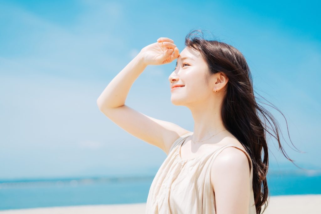 夏の紫外線対策は「塗る」だけじゃない！ロート製薬とグリコが提案する、内外からのWケアで美と健康を守る新常識