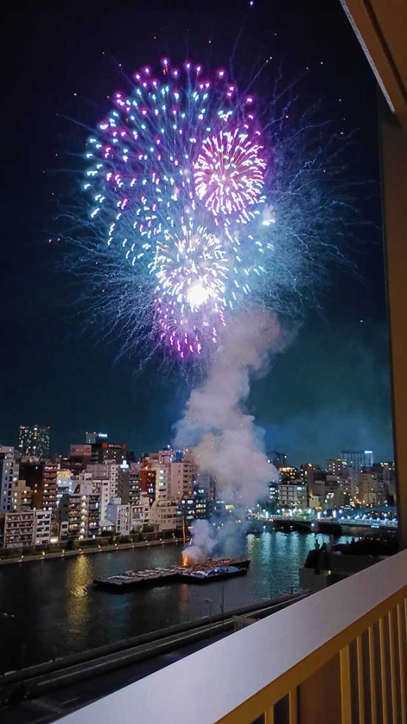 浅草駅 蔵前駅すぐ「HAUN 蔵前」は隅田川花火大会の絶景をお部屋から独り占め！ 圧倒的に居心地よい共用部 リビング+ワークスペース+テラス+キッチンで仕事もプライベートも◎ 敷金礼金 仲介手数料 Wi-Fi ランドリー代 ゼロ　家具+家電 完備