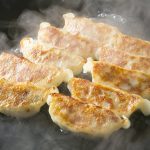 【2025年秋】餃子とからあげの祭典、新宿で開催！人気ラーメン店の本気餃子や肉汁からあげ、炒飯、中華そばが大集結