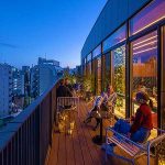 Booking.com でユーザー高評価 HOTEL GRAPHY 渋谷 の魅力 LIVELY HOTELS ならではの居心地 充実したウェルカムサービスやアメニティ 海外ホステルのような自由さ and more...