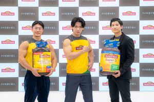 野田クリスタル「吉本がマッチョの就職先になっている」！？スーツからタンクトップ姿で語る、ビジネスパーソンのための“筋トレ論”