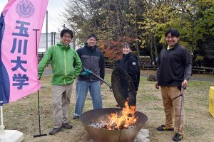玉川大学 農学部「バイオ炭が地球温暖化対策や自然環境保護に貢献する」を体験会で伝授　薪割り 焚き火 焼きいもでみんなと楽しく学ぶ ＠町田市 Future Park Lab 2025 Winter
