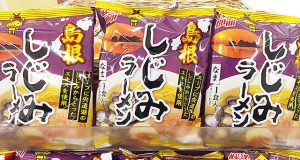 島根県「松江ラーメン」は実在するか？ 地元スーパーに並ぶ商品から“逆引き”して島根ローカル名物を探る時間も、あり！　NHK朝ドラ「ばけばけ」舞台を旅する“もうひとつの楽しみ”