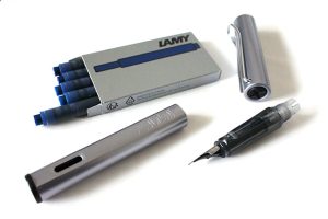 ラミー サファリ LAMY safari 万年筆のインクカートリッジ T10は地元イオンで売ってて◎　洗う 乾かす 新インク差し込む ちょっと待つ…手作業のしあわせなひととき♪　逸品見つけた！