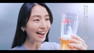 アサヒスーパードライ辛口＜生＞新CM　長澤まさみ＆阿部寛が「冷やしてぶっちぎりにうまい」を体現◎　ONE OK ROCK『The Beginning』と 飲みごたえ キレのよさ 体感　辛口＜生＞