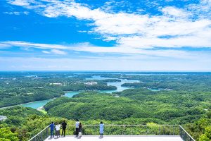 三重県 伊勢志摩国立公園がいま旅どき☆ 式年遷宮への再生物語　修験僧の歴史と滝行　英虞湾の絶景♪ 御食つ国 海女小屋の囲炉裏で焼く海鮮ごはん◎ 絶景絶品の宝庫は遠いようですぐ近くに
