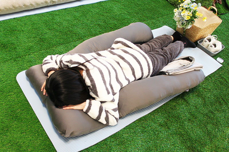 HUGMOTTI ハグモッチおひるねひろば 3/20〜3/22 ＠原宿駅前で最新フォルム寝具の極上寝心地を体感☆ 30万個も売れてる理由を実感◎ SNS映え確定ｗ お得なクーポンもゲットｗ ラキスプリード