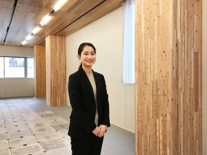 中央日本土地建物　自社保有林の木材を使って建てた木造化 木質化 中規模オフィスビル「REVZO 新橋」の注目度　風 光 緑 木が持つ本質的価値を感じながら快適に働ける仕事空間がここに誕生